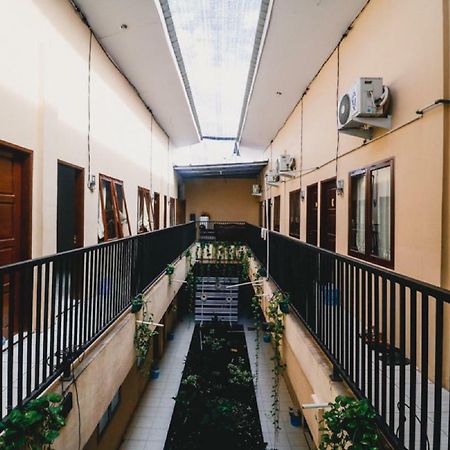 فندق Reddoorz Near Jalan Gatot Subroto ميدان المظهر الخارجي الصورة