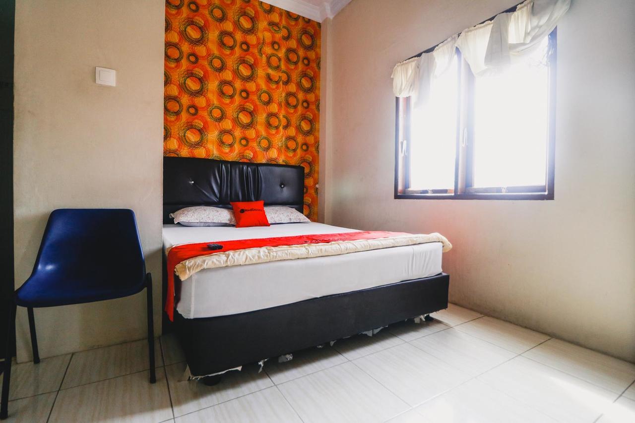 فندق Reddoorz Near Jalan Gatot Subroto ميدان المظهر الخارجي الصورة