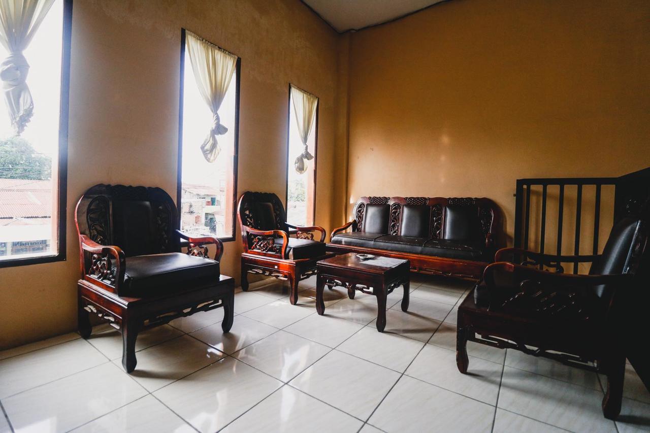 فندق Reddoorz Near Jalan Gatot Subroto ميدان المظهر الخارجي الصورة