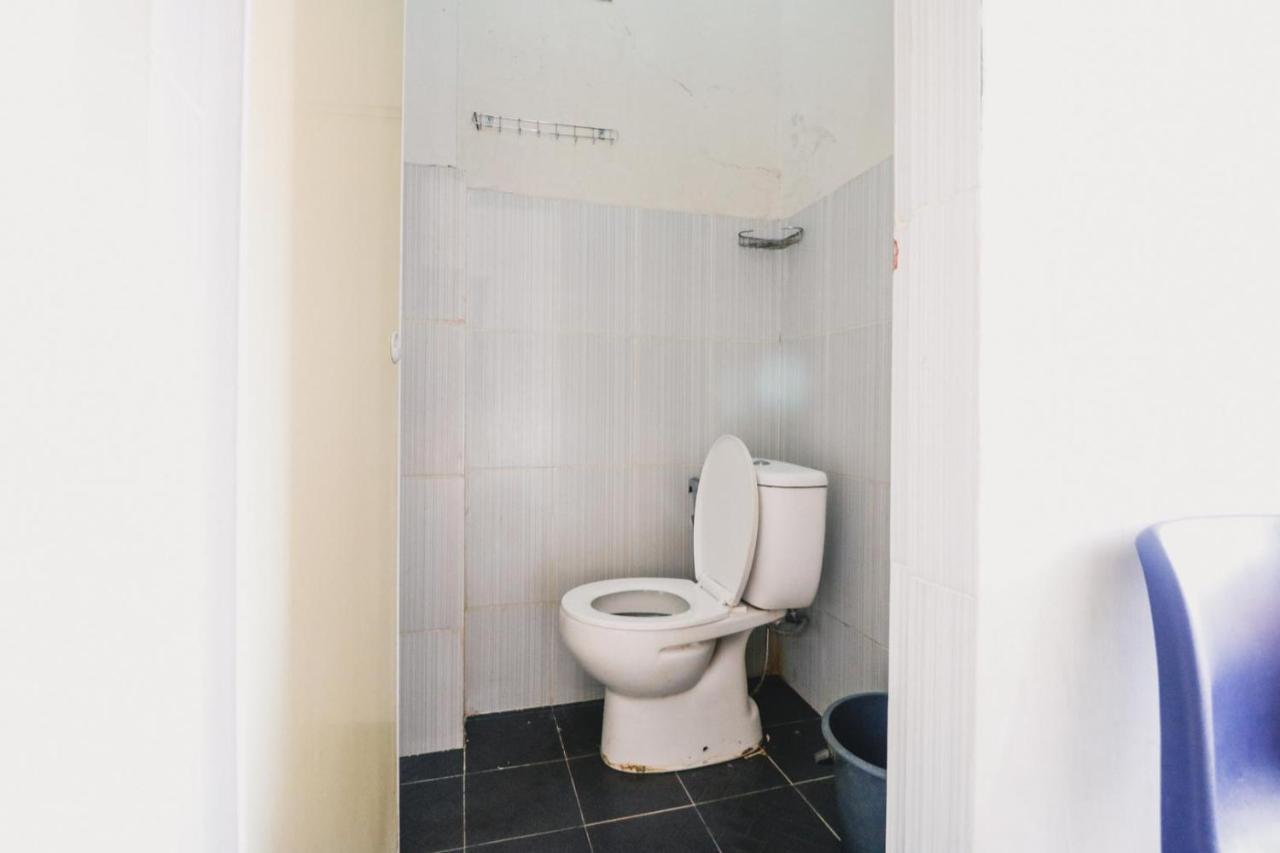 فندق Reddoorz Near Jalan Gatot Subroto ميدان المظهر الخارجي الصورة