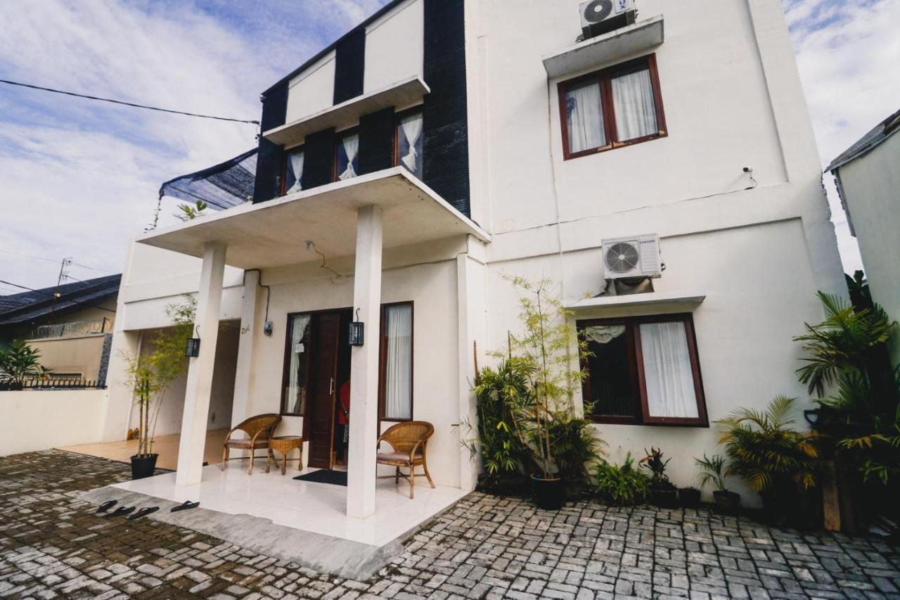 فندق Reddoorz Near Jalan Gatot Subroto ميدان المظهر الخارجي الصورة